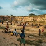 Perder la infancia trabajando en minas a cielo abierto en Sierra Leona