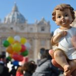 La bendición de las figuras del «Niño Dios» vuelve a la Plaza de San Pedro